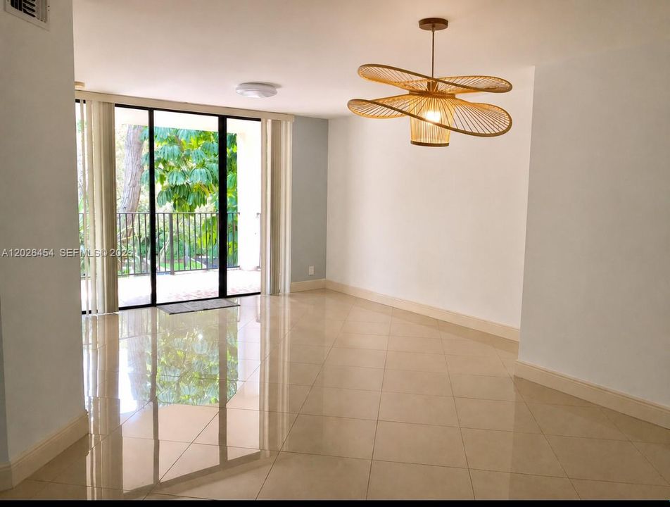 For Rent: $1,900 (1 beds, 1 baths, 777 Square Feet)