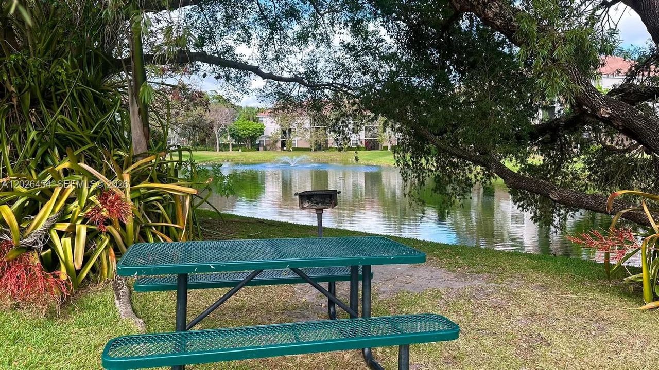 For Rent: $1,900 (1 beds, 1 baths, 777 Square Feet)