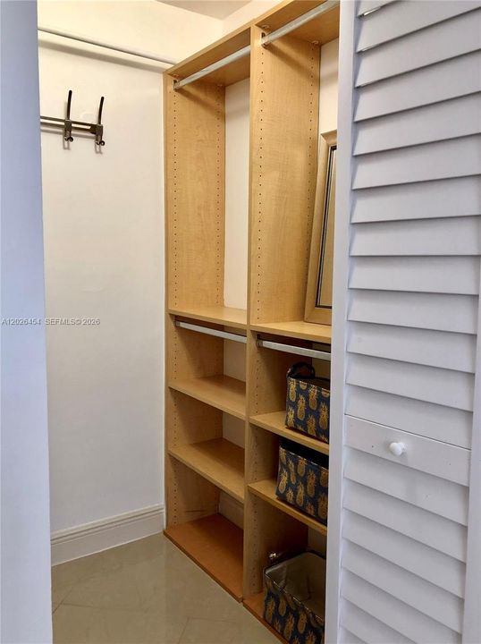 For Rent: $1,900 (1 beds, 1 baths, 777 Square Feet)