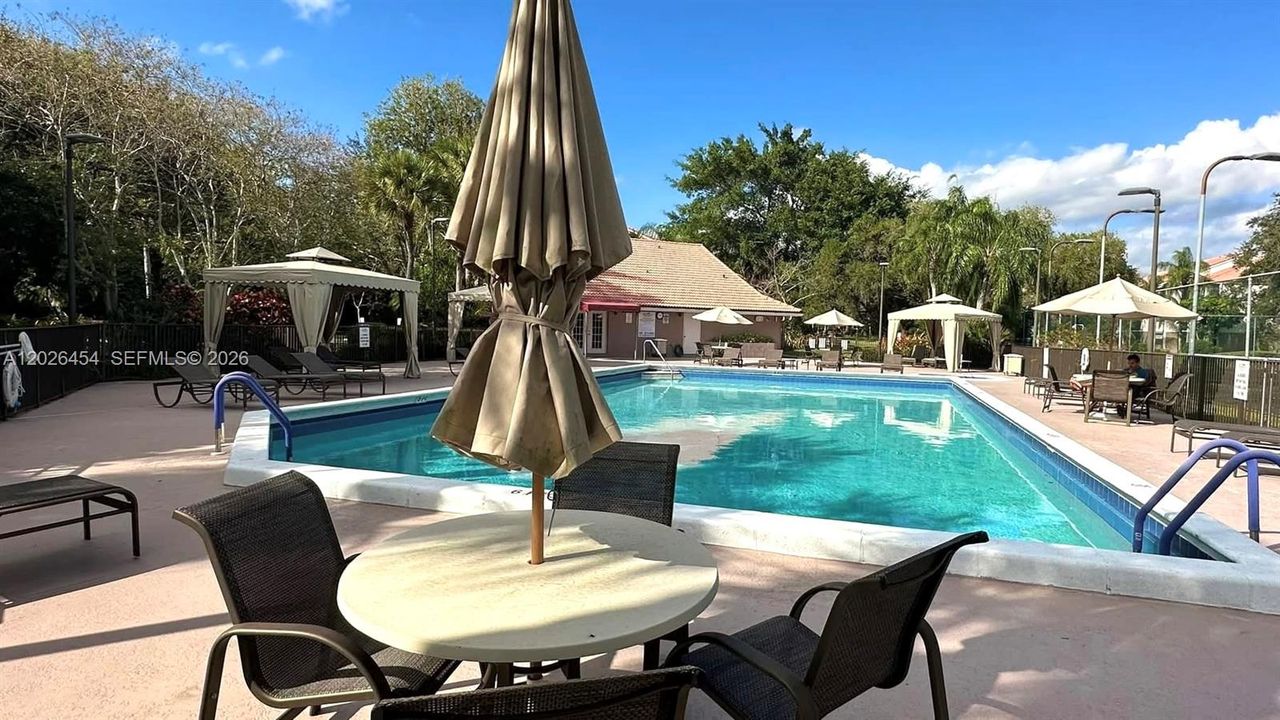 For Rent: $1,900 (1 beds, 1 baths, 777 Square Feet)