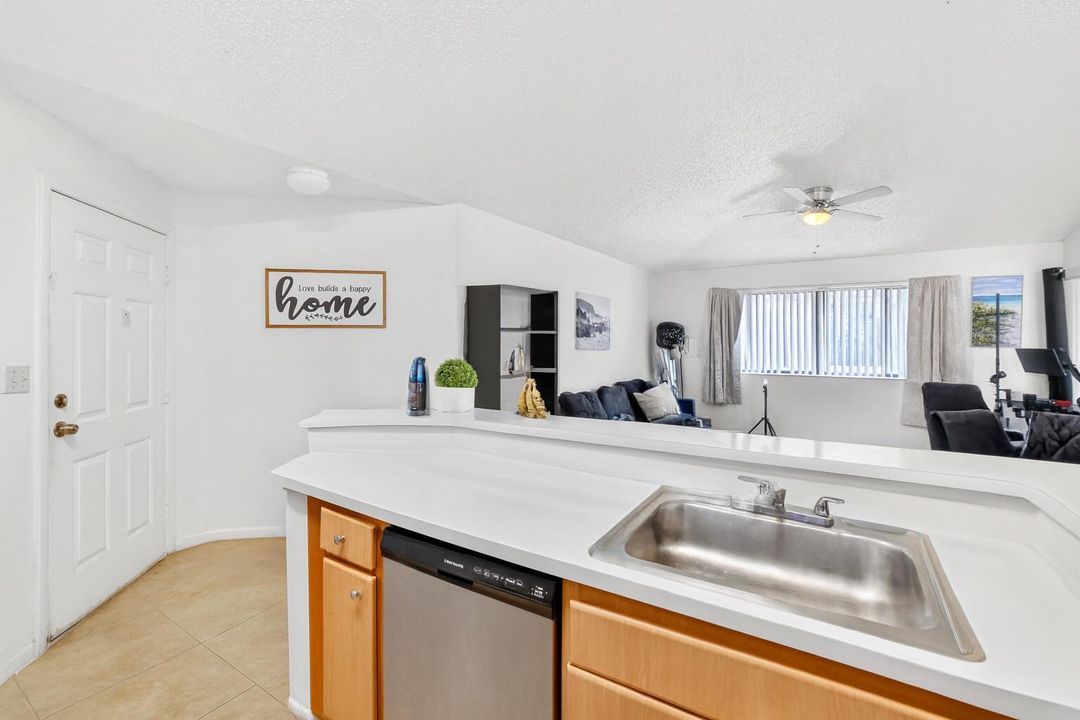 15-web-or-mls-699A2928 - Virtual Cleanin