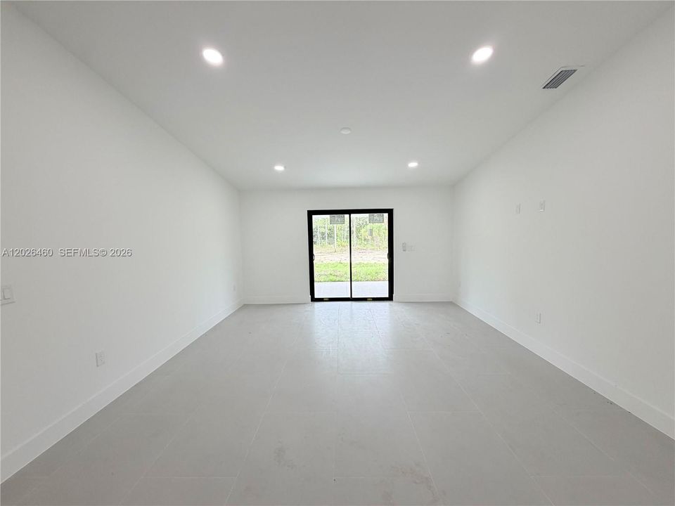 For Sale: $349,990 (4 beds, 2 baths, 1650 Square Feet)