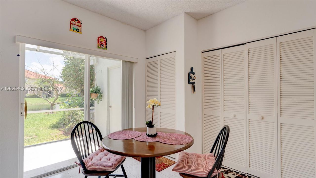 На продажу: $327,000 (2 спален, 2 ванн, 1110 Квадратных фут)