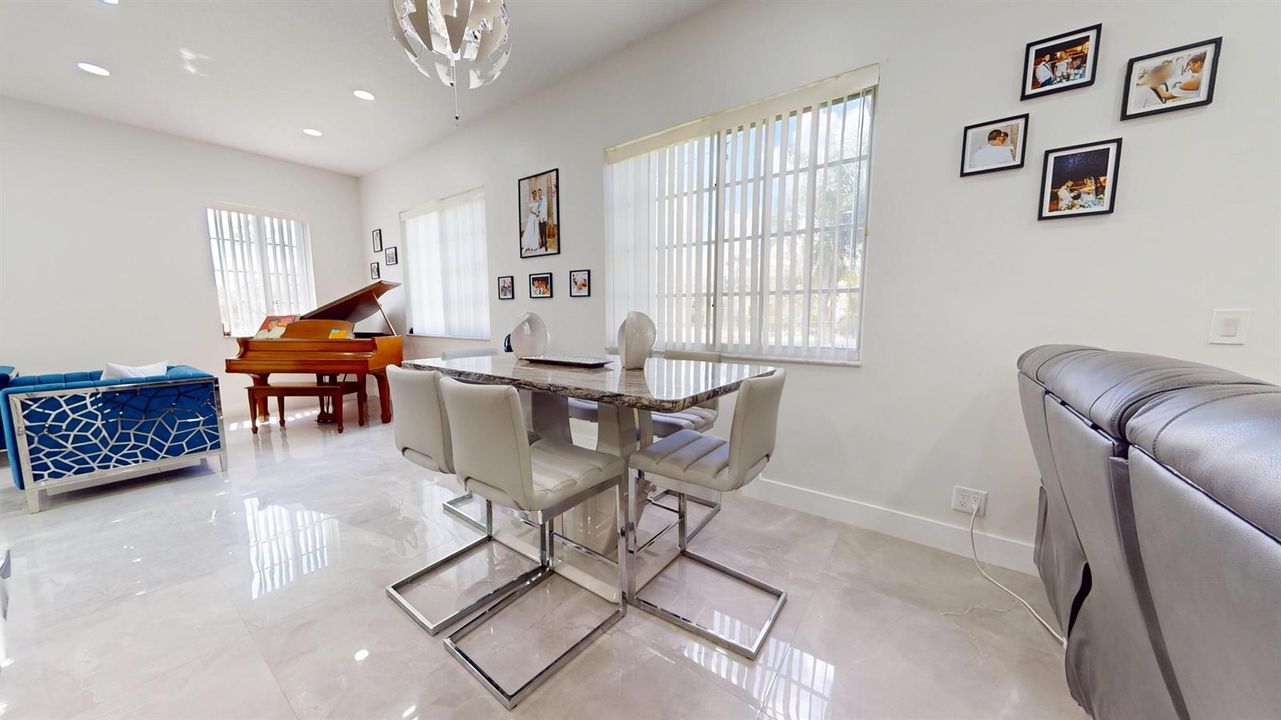 20- 8586-White-Cay-Dining-Room