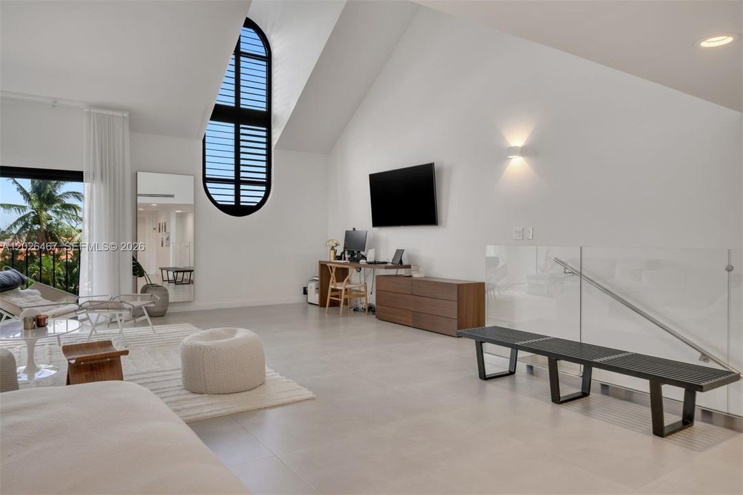 For Sale: $1,999,000 (4 beds, 3 baths, 3696 Square Feet)
