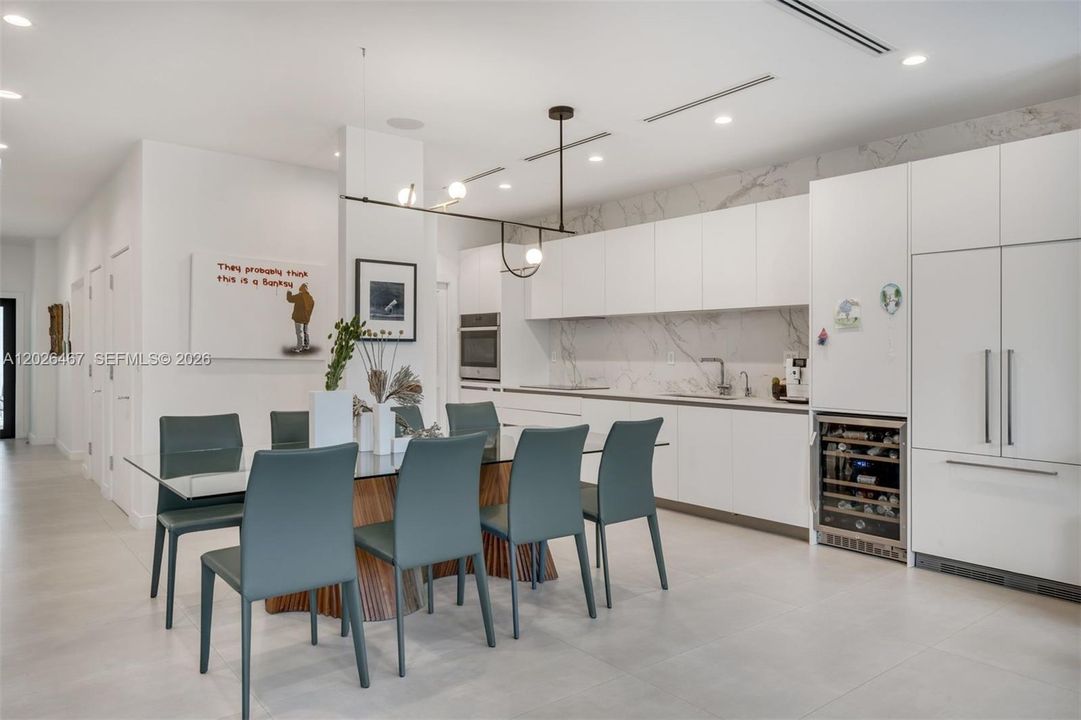 For Sale: $1,999,000 (4 beds, 3 baths, 3696 Square Feet)
