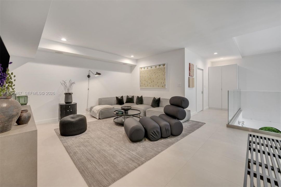 For Sale: $1,999,000 (4 beds, 3 baths, 3696 Square Feet)