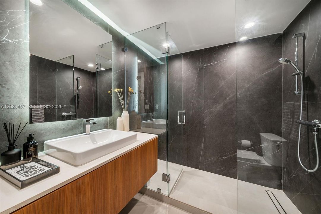 For Sale: $1,999,000 (4 beds, 3 baths, 3696 Square Feet)