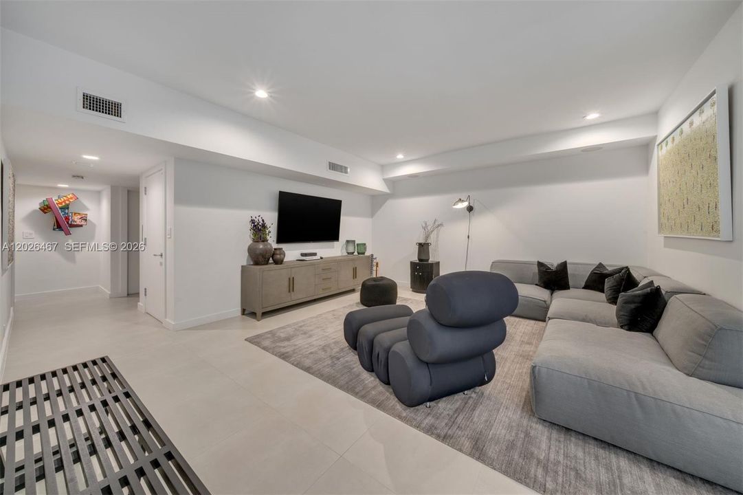 For Sale: $1,999,000 (4 beds, 3 baths, 3696 Square Feet)