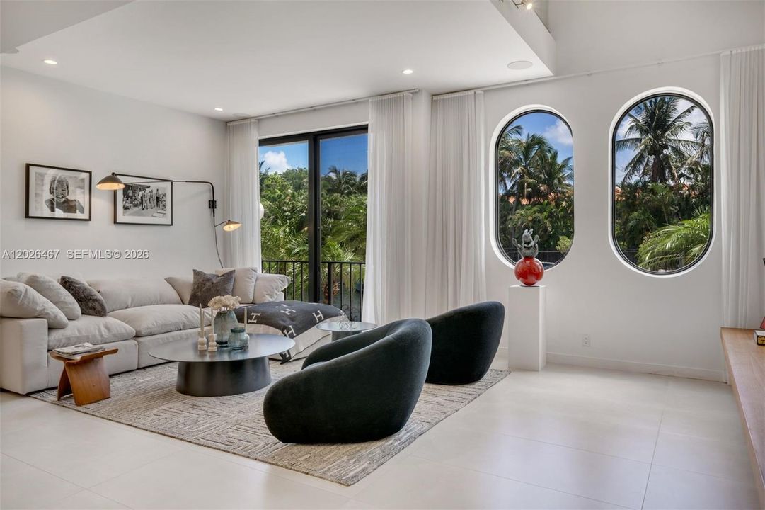 For Sale: $1,999,000 (4 beds, 3 baths, 3696 Square Feet)