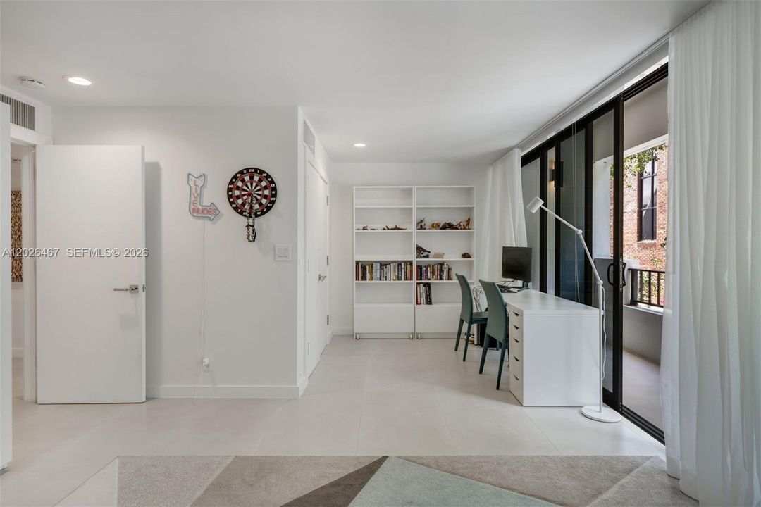 For Sale: $1,999,000 (4 beds, 3 baths, 3696 Square Feet)