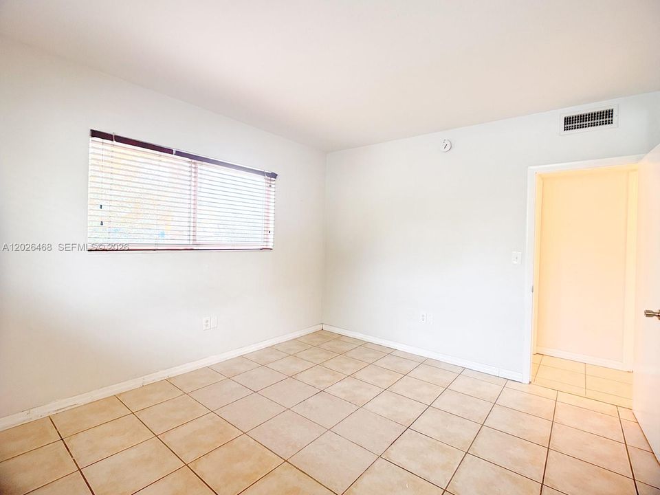 For Sale: $239,900 (2 beds, 1 baths, 750 Square Feet)