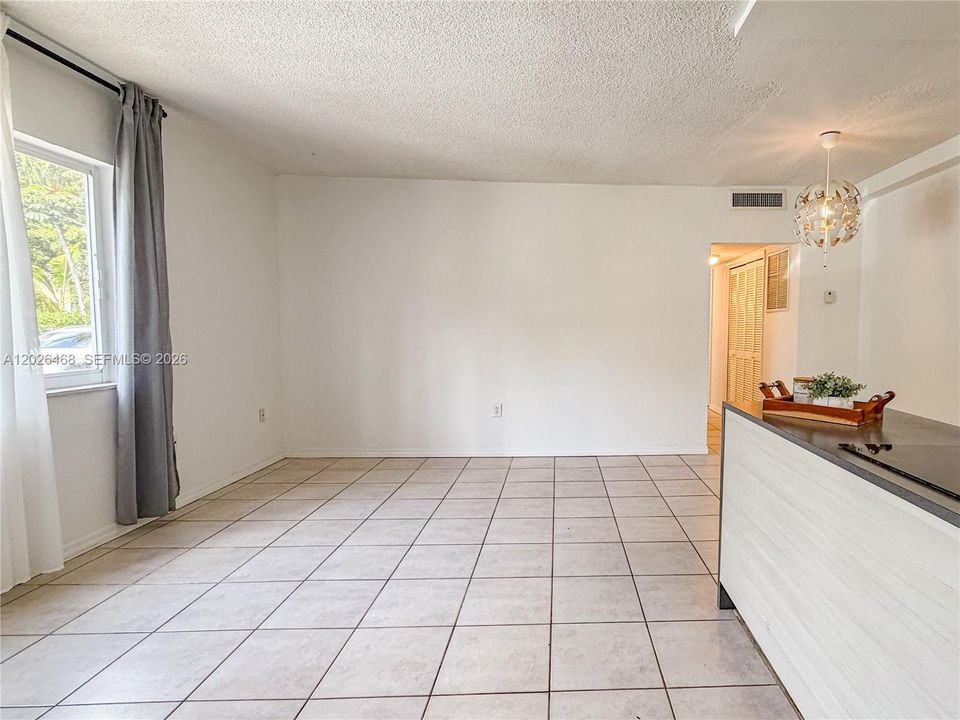 For Sale: $239,900 (2 beds, 1 baths, 750 Square Feet)