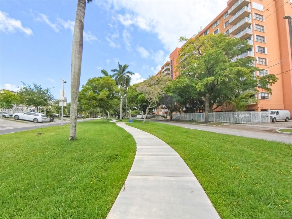 For Sale: $239,900 (2 beds, 1 baths, 750 Square Feet)