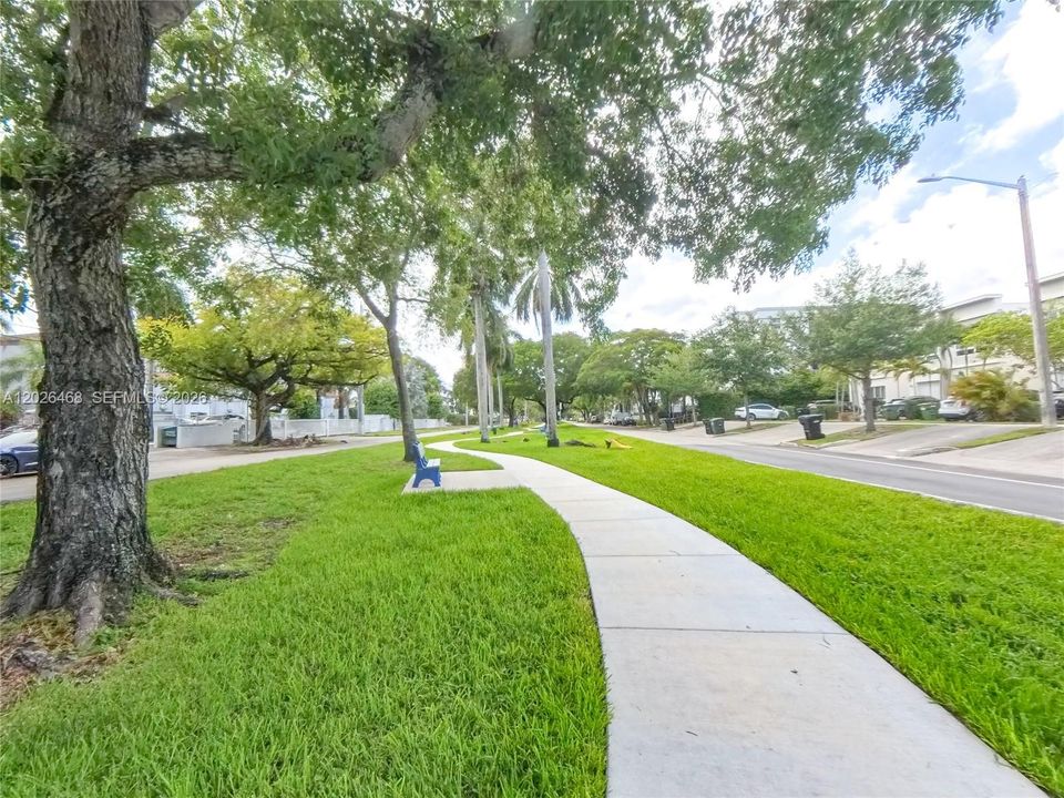 For Sale: $239,900 (2 beds, 1 baths, 750 Square Feet)