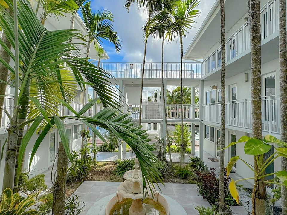 For Sale: $239,900 (2 beds, 1 baths, 750 Square Feet)