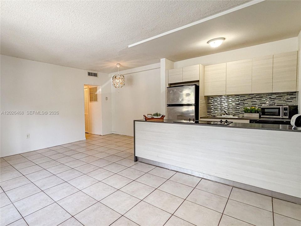 For Sale: $239,900 (2 beds, 1 baths, 750 Square Feet)