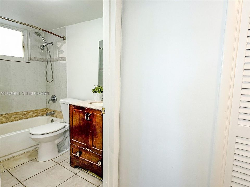 For Sale: $239,900 (2 beds, 1 baths, 750 Square Feet)