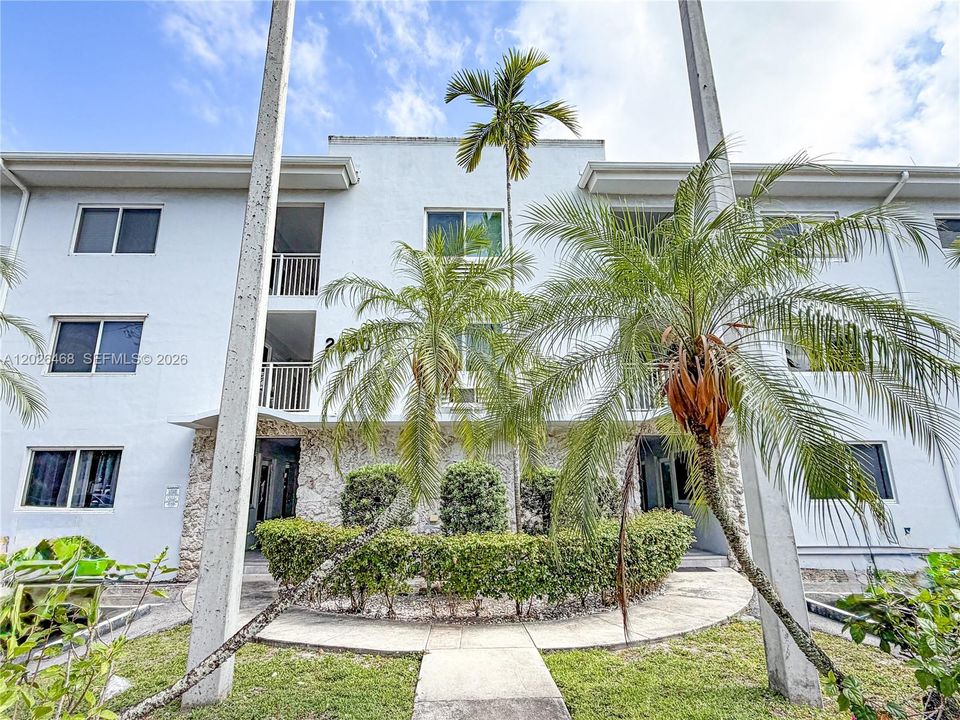 For Sale: $239,900 (2 beds, 1 baths, 750 Square Feet)