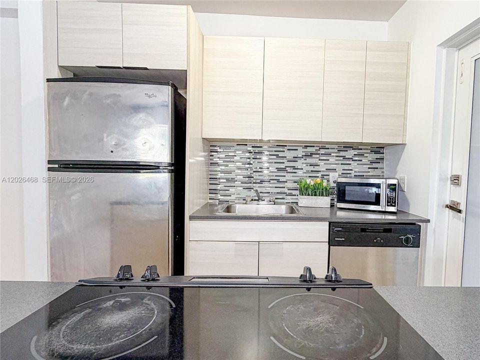 For Sale: $239,900 (2 beds, 1 baths, 750 Square Feet)