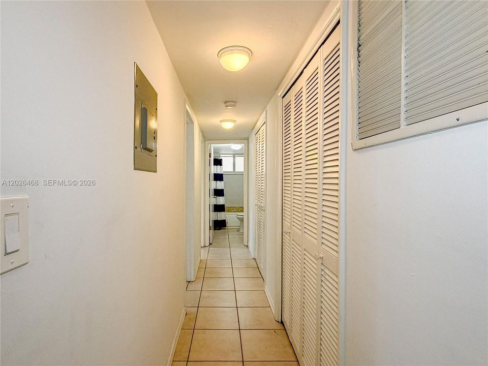 For Sale: $239,900 (2 beds, 1 baths, 750 Square Feet)