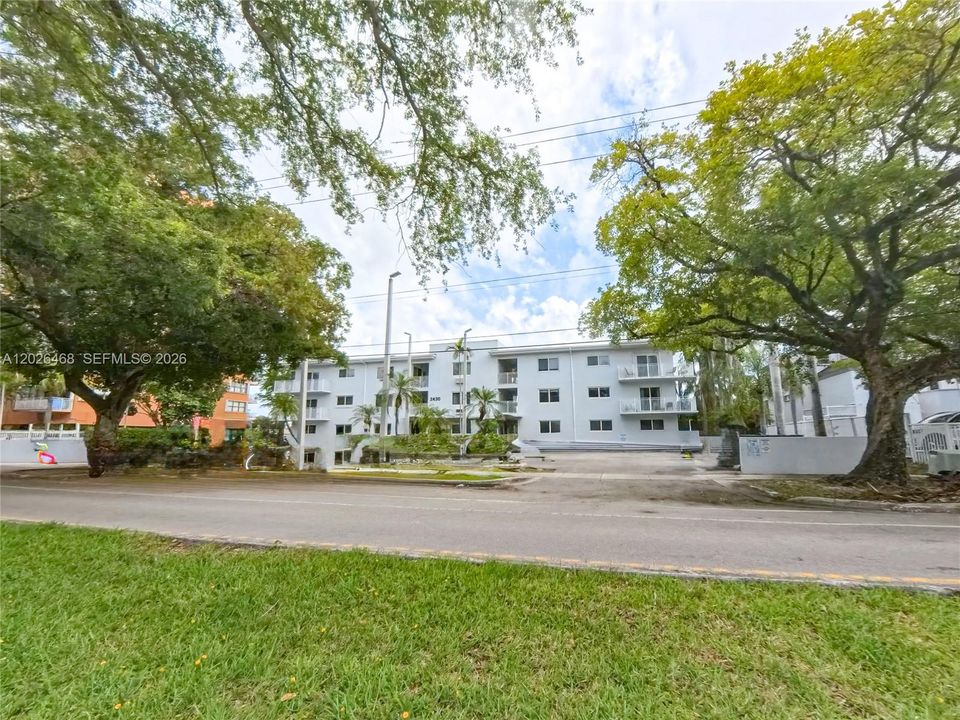 For Sale: $239,900 (2 beds, 1 baths, 750 Square Feet)