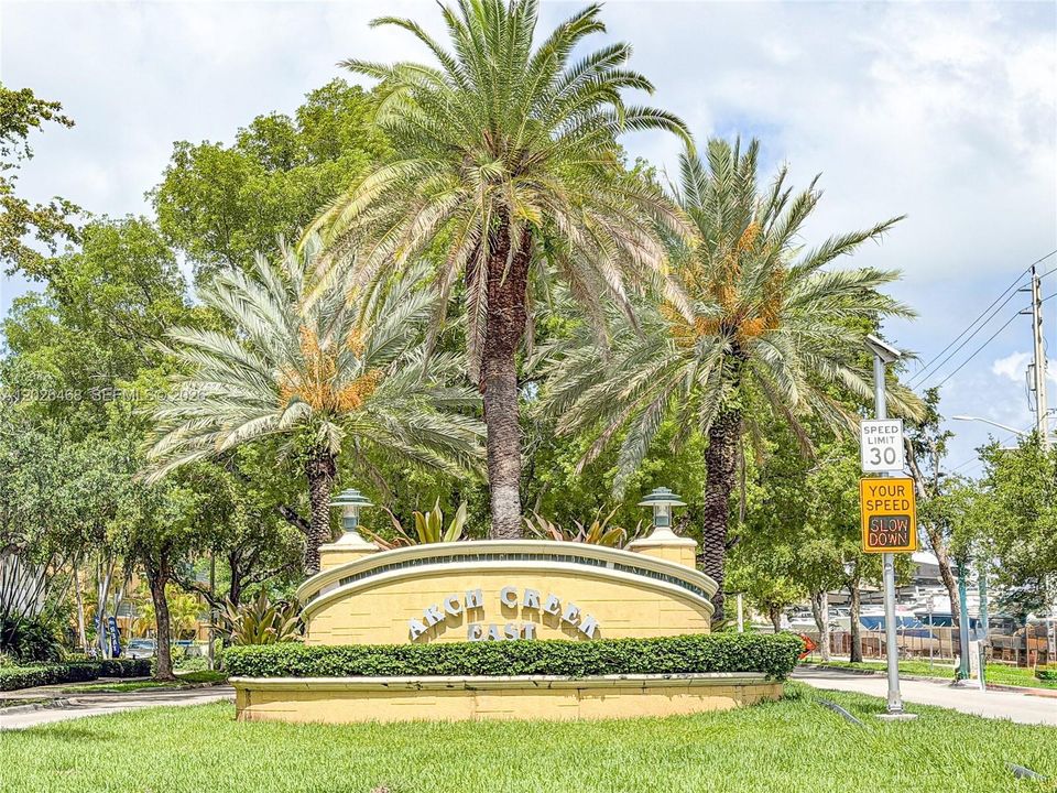 For Sale: $239,900 (2 beds, 1 baths, 750 Square Feet)