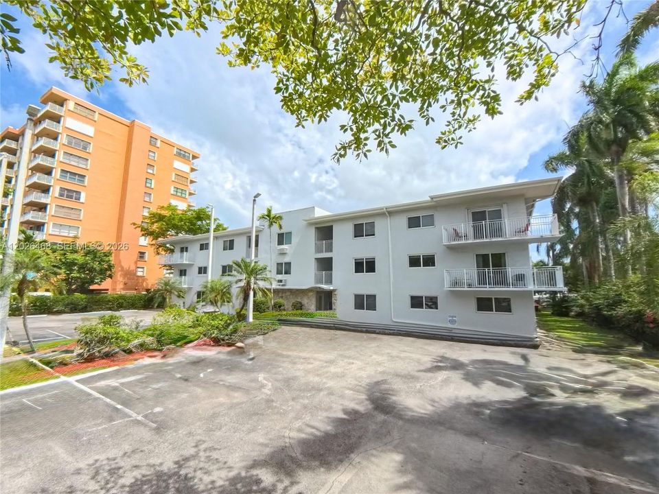 For Sale: $239,900 (2 beds, 1 baths, 750 Square Feet)