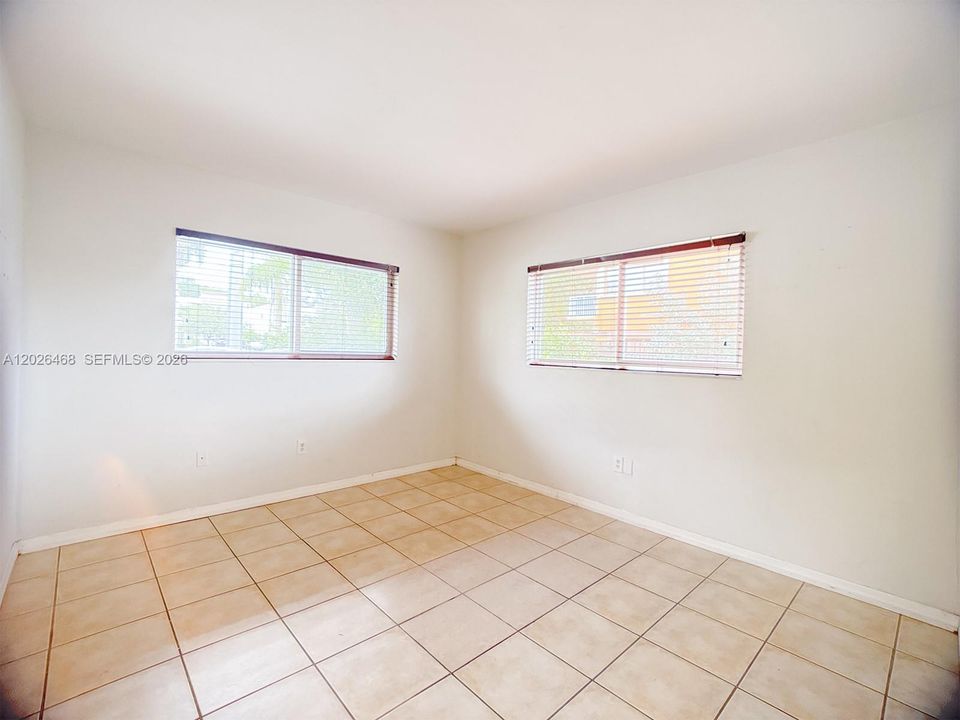For Sale: $239,900 (2 beds, 1 baths, 750 Square Feet)