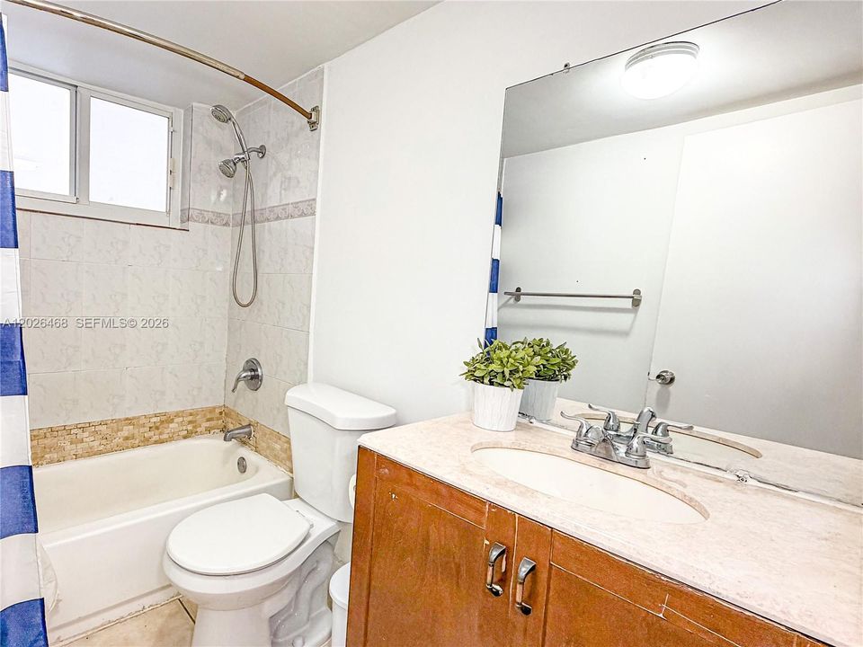 For Sale: $239,900 (2 beds, 1 baths, 750 Square Feet)