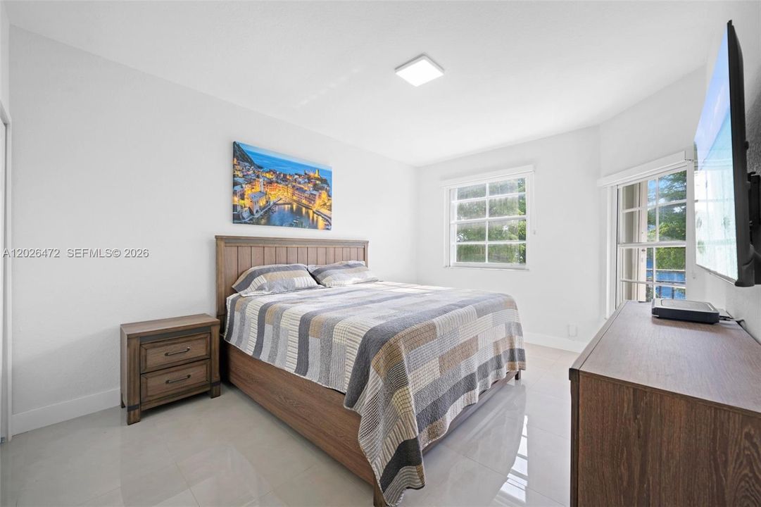 For Rent: $3,900 (3 beds, 2 baths, 1320 Square Feet)