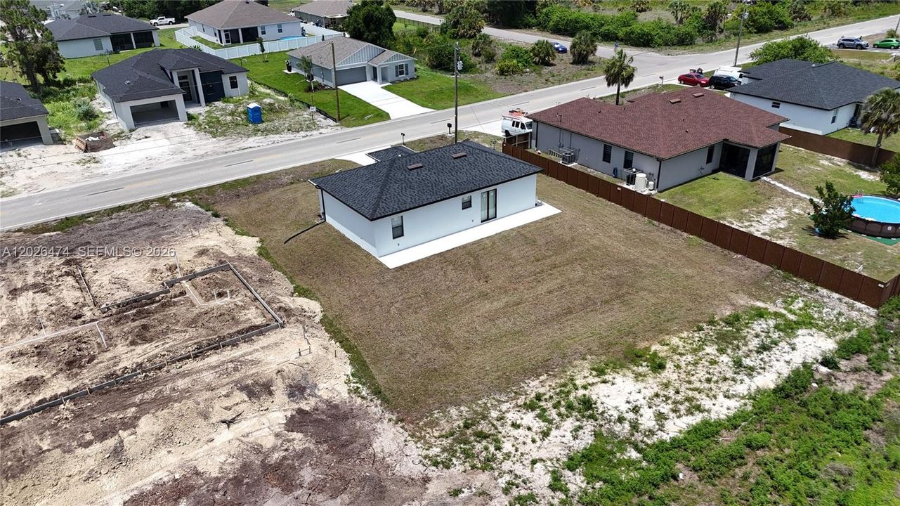 For Sale: $275,000 (3 beds, 3 baths, 1054 Square Feet)