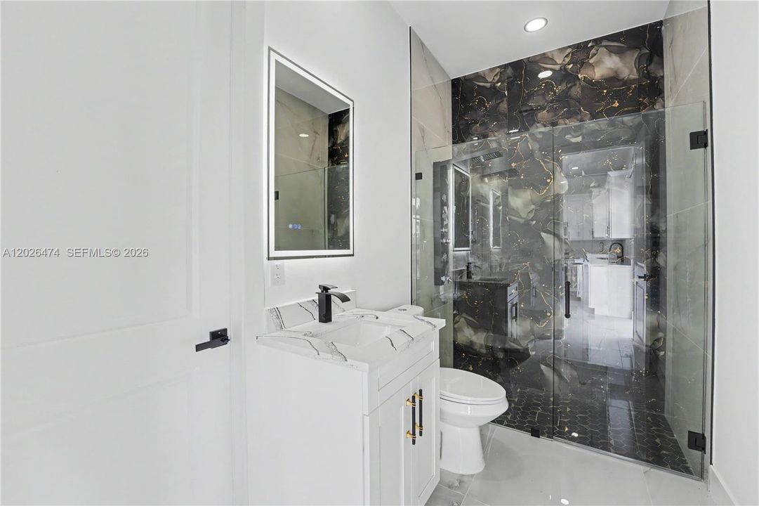 For Sale: $275,000 (3 beds, 3 baths, 1054 Square Feet)