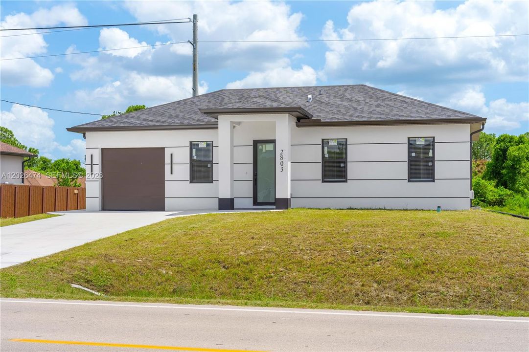 For Sale: $275,000 (3 beds, 3 baths, 1054 Square Feet)