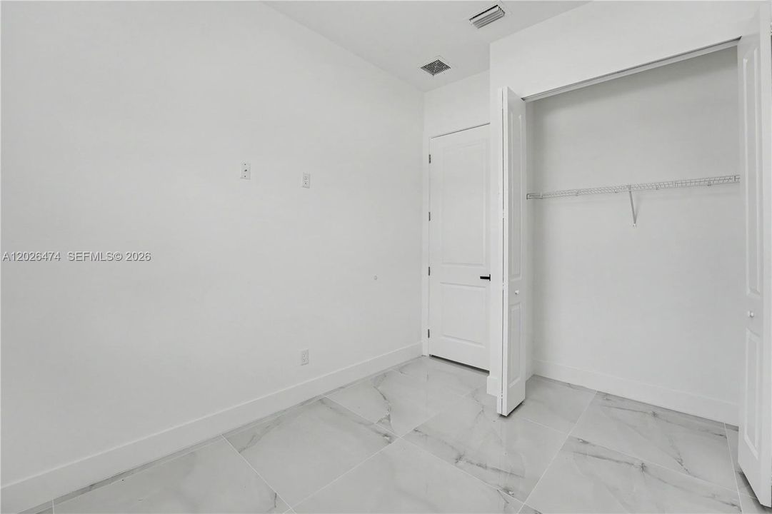 For Sale: $275,000 (3 beds, 3 baths, 1054 Square Feet)