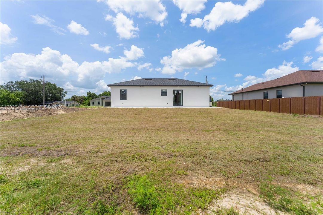 For Sale: $275,000 (3 beds, 3 baths, 1054 Square Feet)