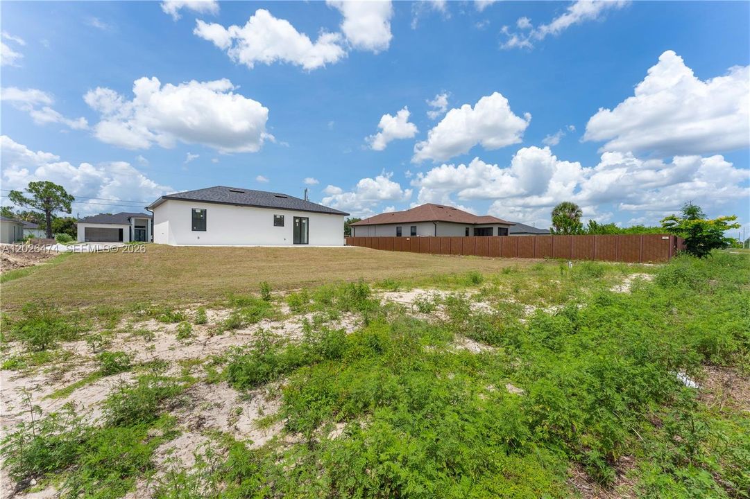 For Sale: $275,000 (3 beds, 3 baths, 1054 Square Feet)