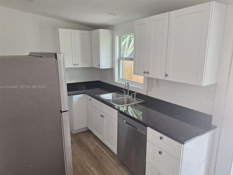 For Rent: $1,800 (0 beds, 1 baths, 400 Square Feet)