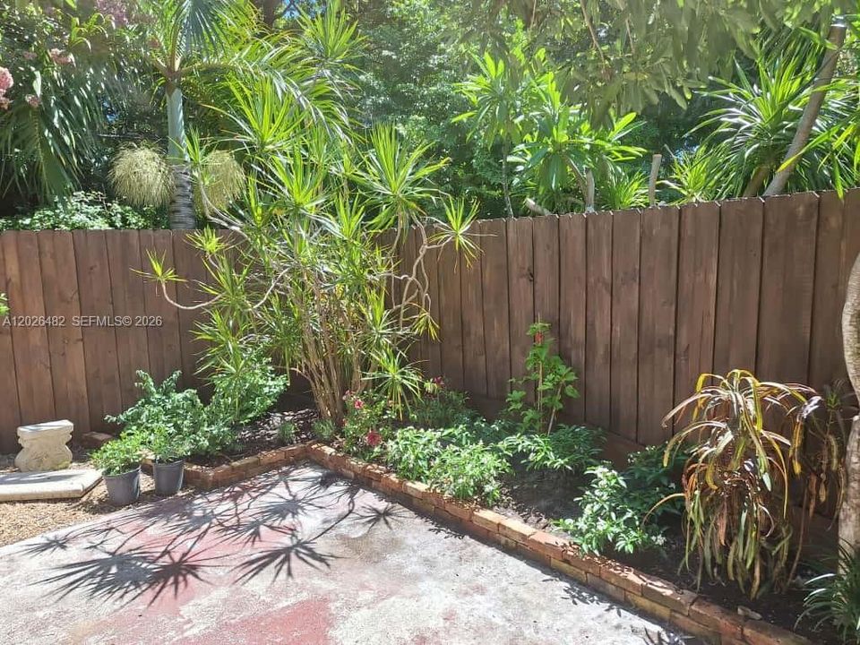 For Rent: $1,800 (0 beds, 1 baths, 400 Square Feet)