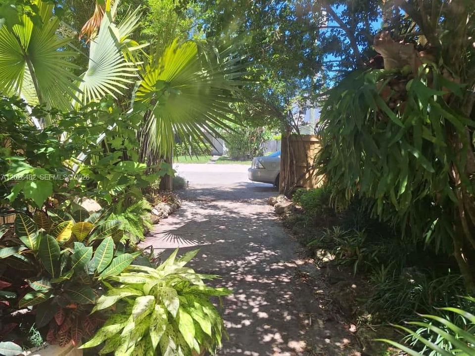 For Rent: $1,800 (0 beds, 1 baths, 400 Square Feet)