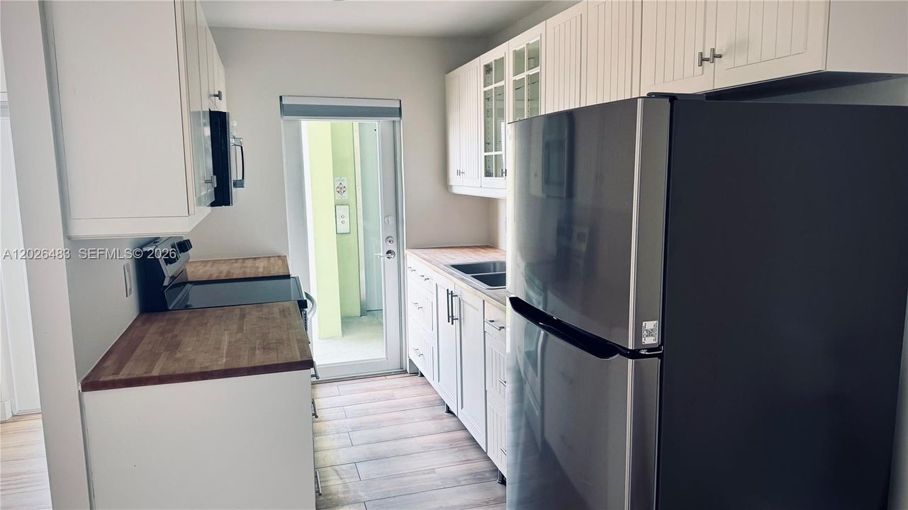 For Rent: $2,700 (1 beds, 1 baths, 590 Square Feet)