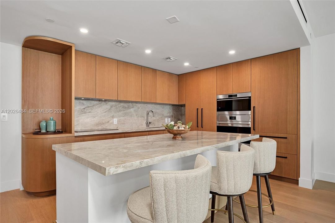 For Sale: $1,650,000 (1 beds, 1 baths, 1150 Square Feet)
