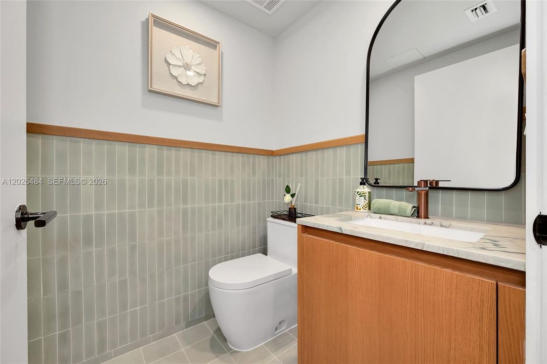 For Sale: $1,650,000 (1 beds, 1 baths, 1150 Square Feet)
