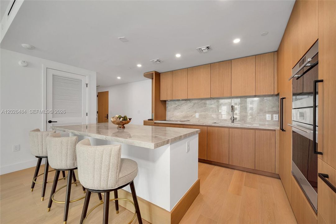 For Sale: $1,650,000 (1 beds, 1 baths, 1150 Square Feet)