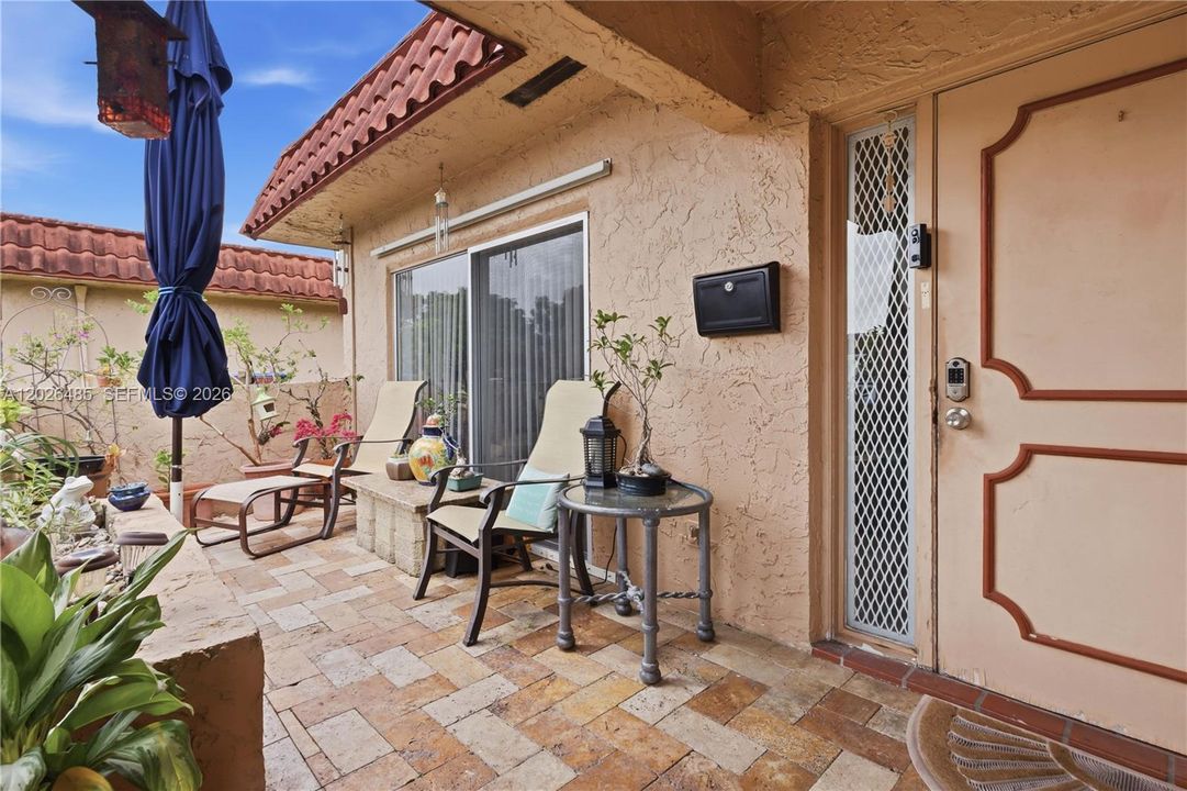 For Sale: $185,000 (2 beds, 2 baths, 950 Square Feet)