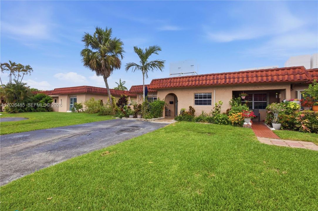 For Sale: $185,000 (2 beds, 2 baths, 950 Square Feet)