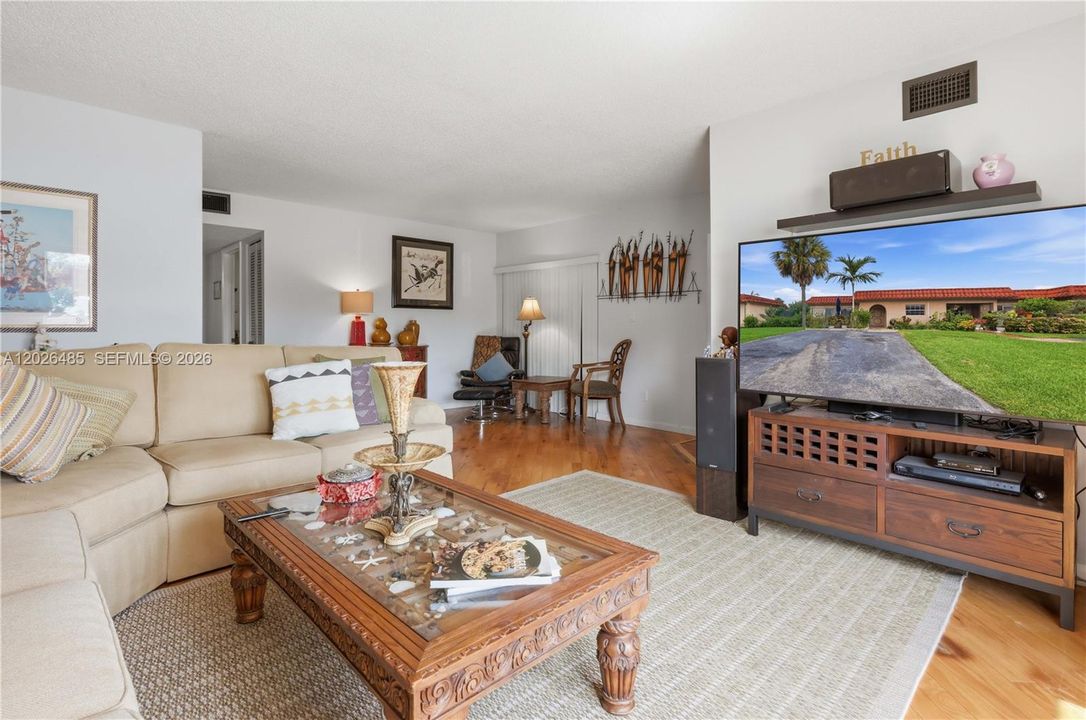 For Sale: $185,000 (2 beds, 2 baths, 950 Square Feet)