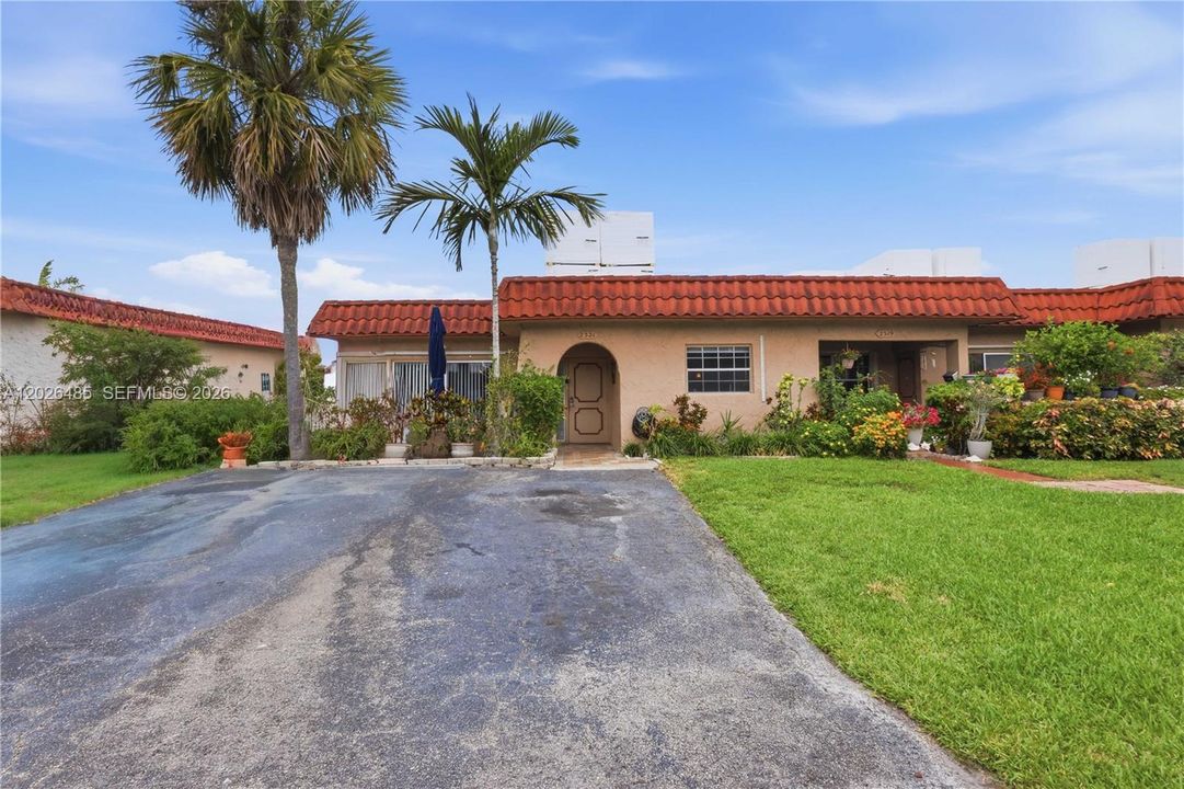 For Sale: $185,000 (2 beds, 2 baths, 950 Square Feet)