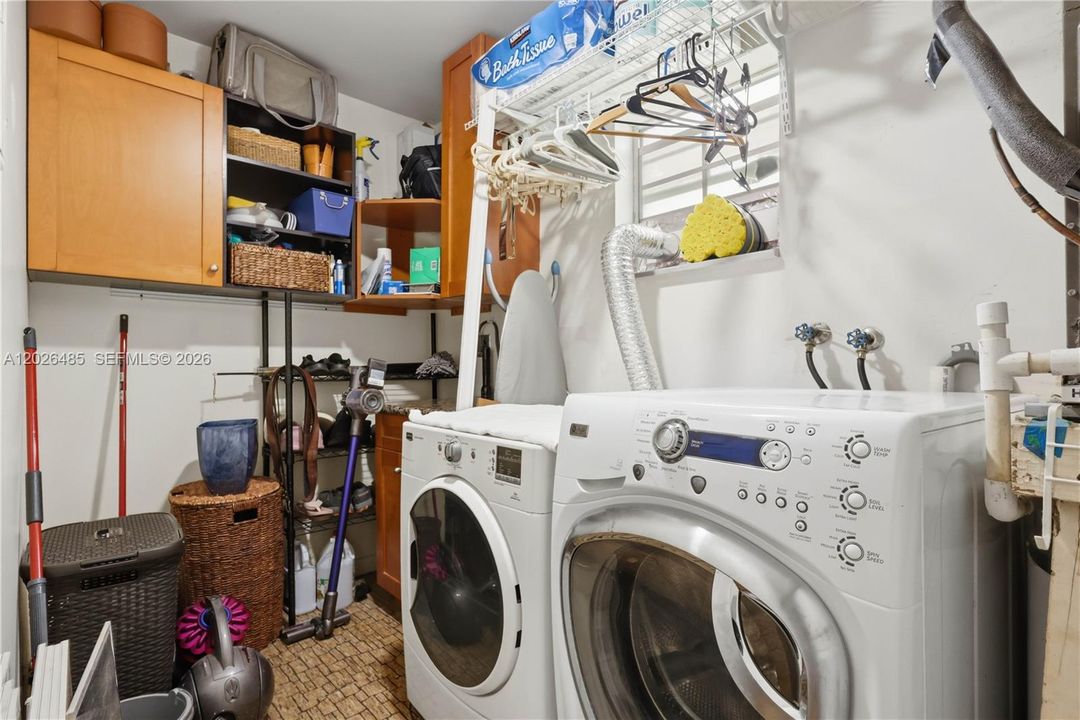 For Sale: $185,000 (2 beds, 2 baths, 950 Square Feet)