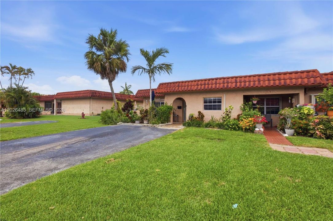 For Sale: $185,000 (2 beds, 2 baths, 950 Square Feet)